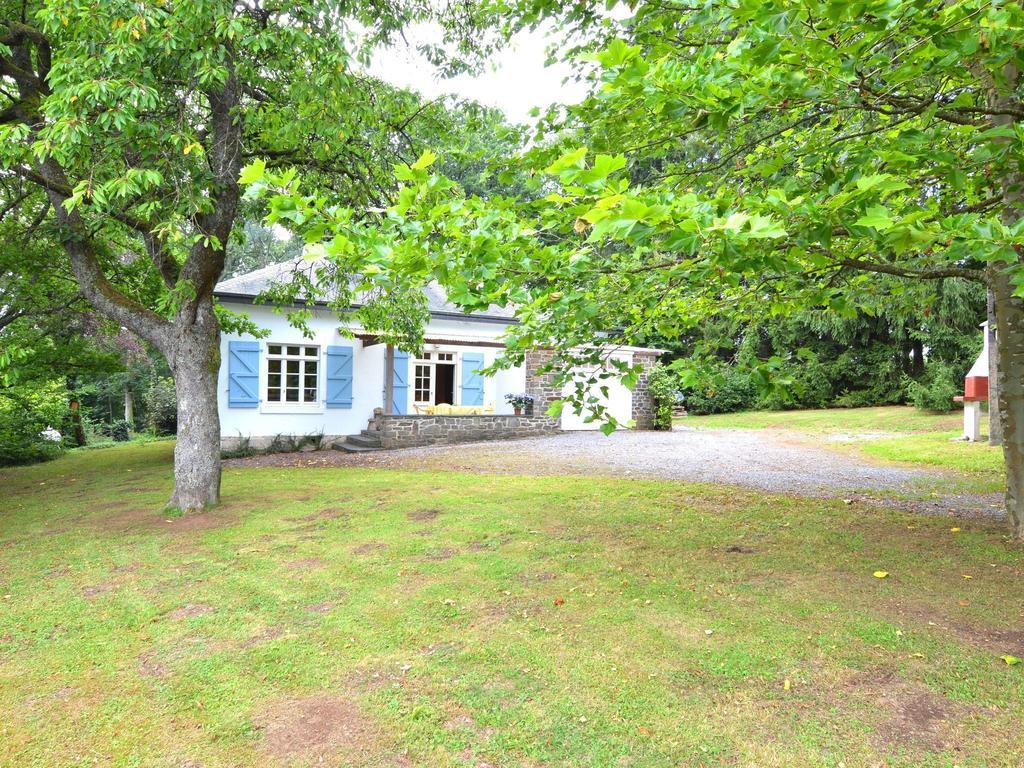 Furnished Bungalow In Monceau En Ardenne With Garden Barbecue Oizy Room photo